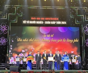 Tập đoàn BRG và Ngân hàng SeABank ủng hộ 1 tỷ đồng cho chương trình “Tết Vì người nghèo – Xuân Giáp Thìn 2024” của tỉnh Nghệ An