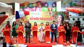 Rộn ràng mua sắm tại “Lễ hội táo Pháp 2023”