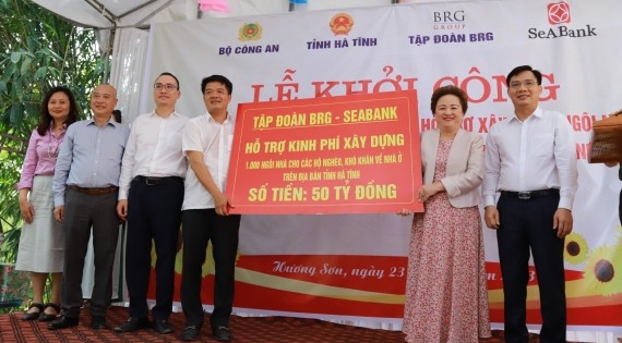 Bộ Công an và tỉnh Hà Tĩnh cùng Tập đoàn BRG và Ngân hàng SeABank bàn giao 600 nhà ở cho hộ nghèo trên địa bàn tỉnh Hà Tĩnh 