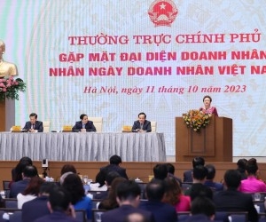 Madame Chủ tịch Nguyễn Thị Nga cùng giới doanh nhân gặp gỡ  Thủ tướng Chính phủ nhân Ngày Doanh nhân Việt Nam 13-10