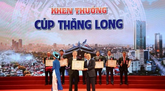 BRG Group received the 2022 Thang Long Cup honoring its contributions to the development of the Capital