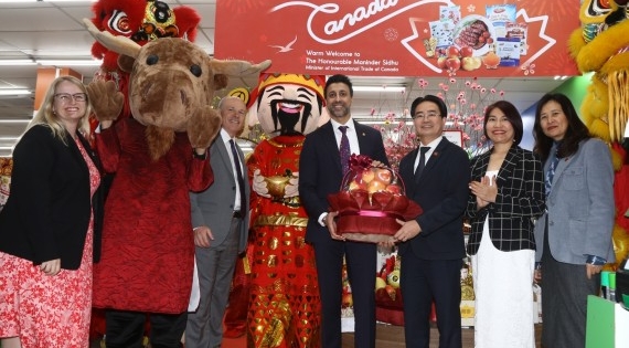 Bộ trưởng Bộ Thương mại Quốc tế Canada thăm siêu thị BRGMart Phạm Ngọc Thạch