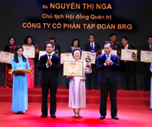 MADAME NGUYỄN THỊ NGA, CHỦ TỊCH TẬP ĐOÀN BRG ĐƯỢC VINH DANH DANH HIỆU “DOANH NHÂN VIỆT NAM TIÊU BIỂU” – CÚP THÁNH GIÓNG 2019